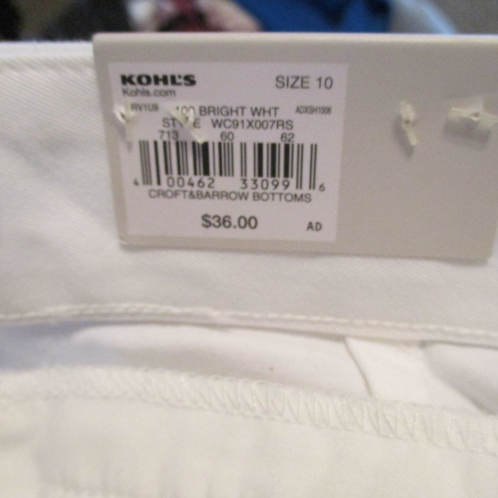 CROFT & BARROW Women's  WHITE CHINO CAPRI Pants EYELET SIDE PANEL Stretch - Picture 6 of 8